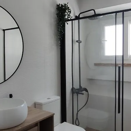Apartamento T3 Com Logradouro No Centro De Almada
