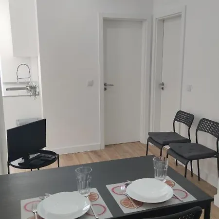 Apartment Apartamento T3 Com Logradouro No Centro De Almada