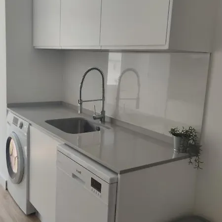 Apartamento T3 Com Logradouro No Centro De Apartment Almada