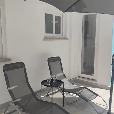 Apartamento T3 Com Logradouro No Centro De Apartment
