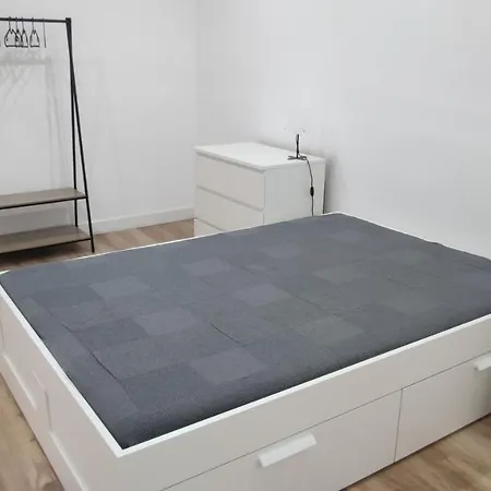 Apartamento T3 Com Logradouro No Centro De *