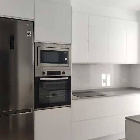 Apartamento T3 Com Logradouro No Centro De Apartment Almada