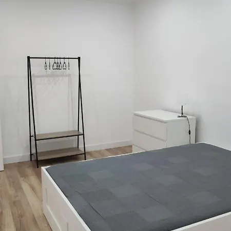 Apartamento T3 Com Logradouro No Centro De *